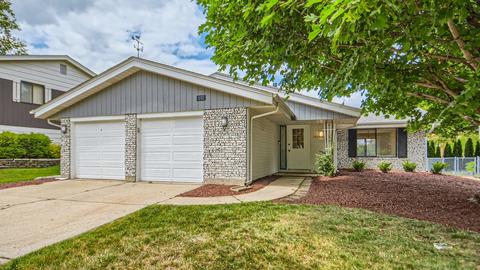 197 Braintree Dr, Bloomingdale, IL 60108