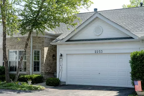 2253 Meadowcroft Ln, Grayslake, IL 60030