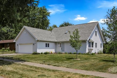 2308 Boudreau Dr, Urbana, IL 61801