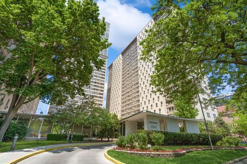 3950 N Lake Shore Dr #1801, Chicago, IL 60613