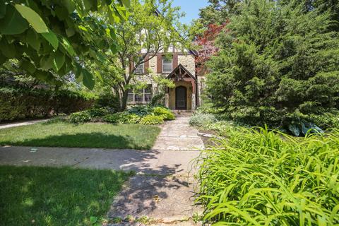 610 W Delaware Ave, Urbana, IL 61801