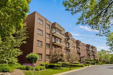 400 E Dundee Rd #308, Buffalo Grove, IL 60089