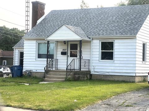 1607 Dearborn St, Crest Hill, IL 60403
