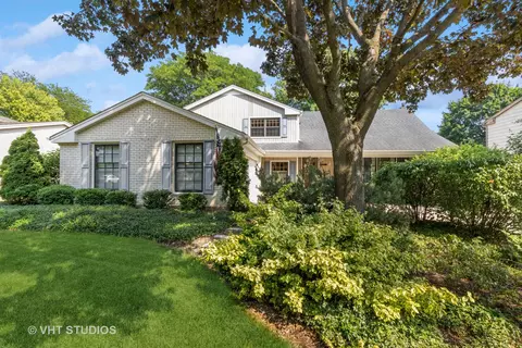 919 N Crestview Dr, Palatine, IL 60067