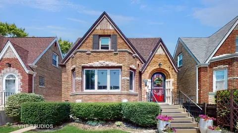 5854 W Newport Ave, Chicago, IL 60634