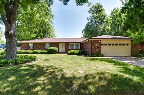 2904 Capen Dr, Bloomington, IL 61704