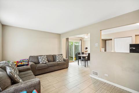 1101 Symphony Dr, Aurora, IL 60504 photo 4