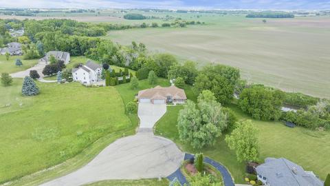 2200 Maddens Dr, Sterling, IL 61081