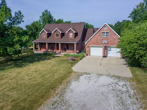 5011 Timberline Dr, Clinton, IL 61727