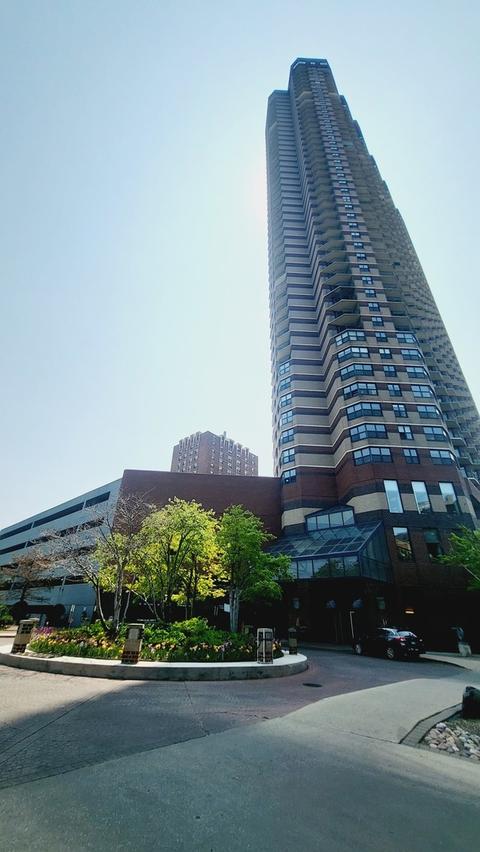 3660 N Lake Shore Dr #2006, Chicago, IL 60613