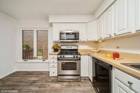 1174 E 53rd St, Chicago, IL 60615 photo 8
