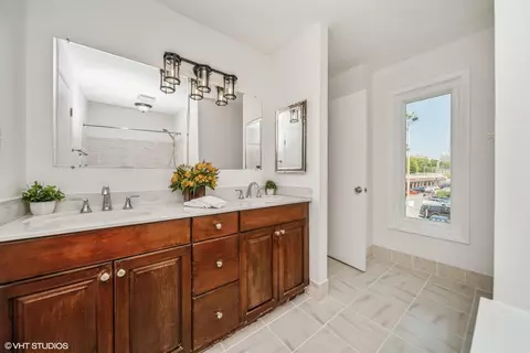 1174 E 53rd St, Chicago, IL 60615 photo 12