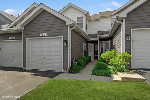 1607 Woodhaven Ct, Mundelein, IL 60060