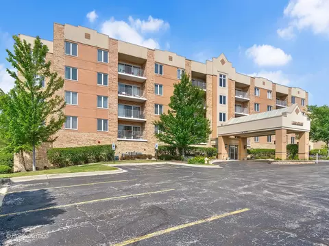 2260 S Grace St #203, Lombard, IL 60148