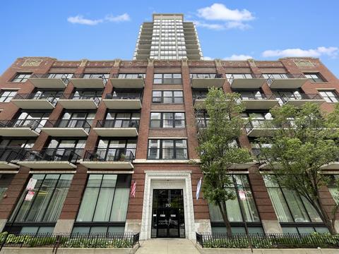 210 S Desplaines St #P183, Chicago, IL 60661