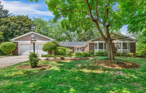 270 Fox Hunt Trl, Barrington, IL 60010
