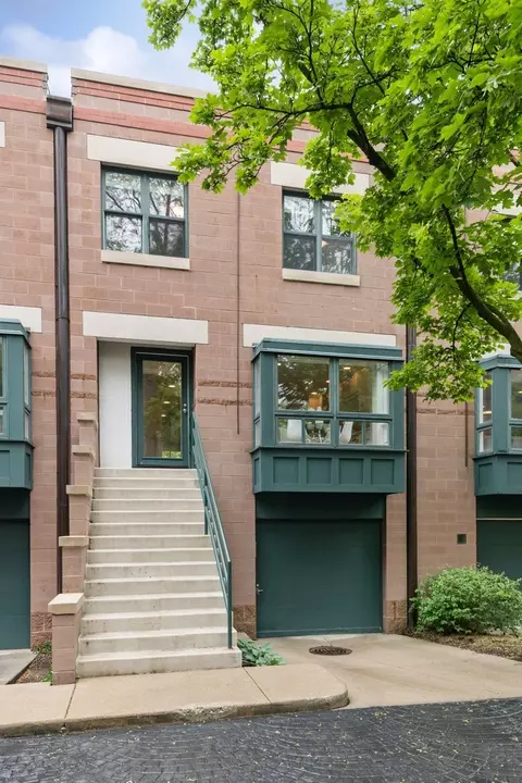 641 W Willow St #104, Chicago, IL 60614