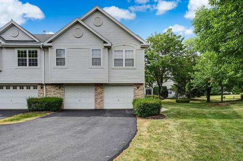 9447 Fountain Point Cir #9447, Darien, IL 60561