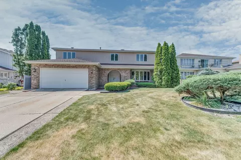 2103 W Prendergast Ln, Mount Prospect, IL 60056