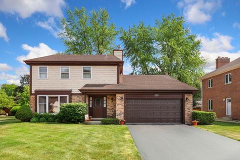 2217 E Amhurst Ct, Arlington Heights, IL 60004