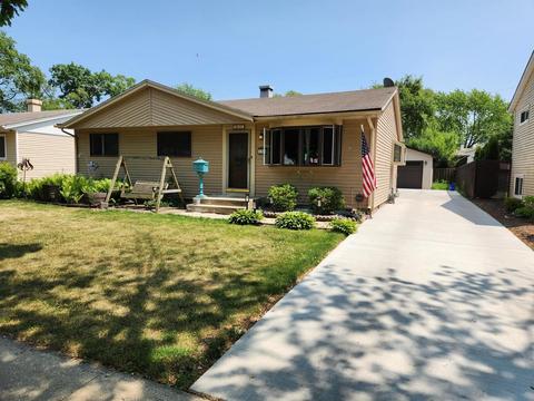 185 Fletcher Dr, Wheeling, IL 60090