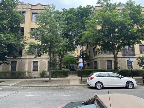 446 W Surf St #2C, Chicago, IL 60657