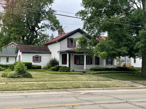 605 S Schuyler St, Lena, IL 61048