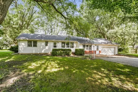 705 S Cleveland St, Philo, IL 61864