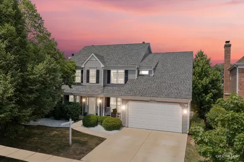39 W250 E Mallory Dr, Geneva, IL 60134 photo 2