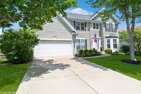 2516 Brookstone Ct, Aurora, IL 60502