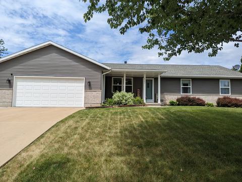 1062 Burke Dr, Freeport, IL 61032
