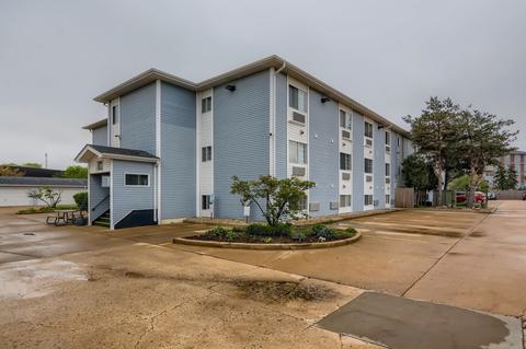 3130 W Monroe St #314, Waukegan, IL 60085