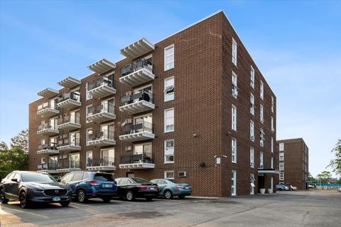 7227 W Higgins Ave #202, Chicago, IL 60656