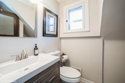 684 Forest Ave, Elgin, IL 60120 photo 10