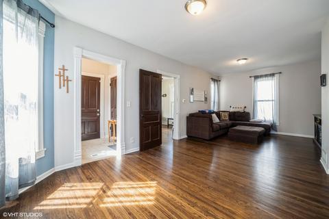 684 Forest Ave, Elgin, IL 60120 photo 2