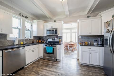 684 Forest Ave, Elgin, IL 60120 photo 3
