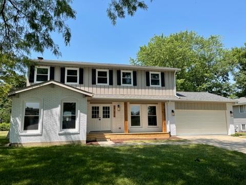 24 W670 Woodcrest Dr, Naperville, IL 60540