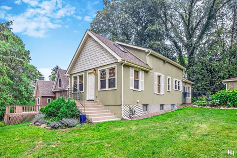 166 Wildwood Rd, Algonquin, IL 60102