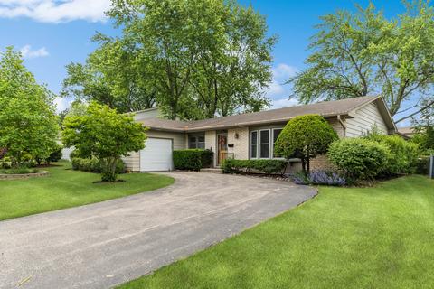 311 E Knob Hill Dr, Arlington Heights, IL 60004
