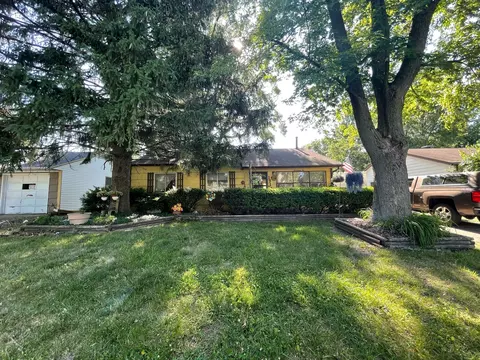 1710 Garden Hills Dr, Champaign, IL 61821
