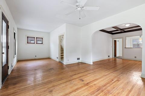 469 Palace St, Aurora, IL 60506 photo 3