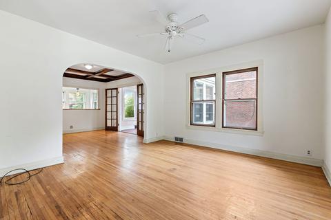 469 Palace St, Aurora, IL 60506 photo 5