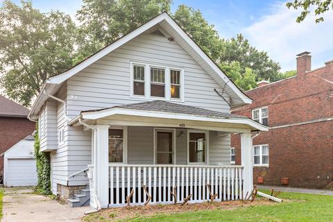 469 Palace St, Aurora, IL 60506