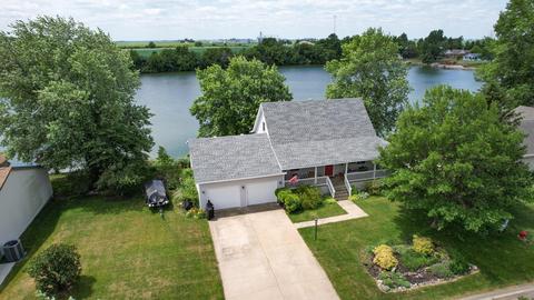 30 Shoreline Dr, Mansfield, IL 61854