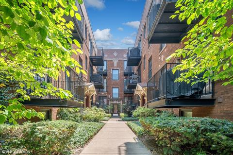 1653 W Addison St #3A, Chicago, IL 60613