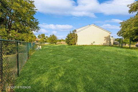 1359 Windsor Ct, Elgin, IL 60120 photo 3