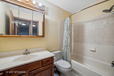 1359 Windsor Ct, Elgin, IL 60120 photo 17