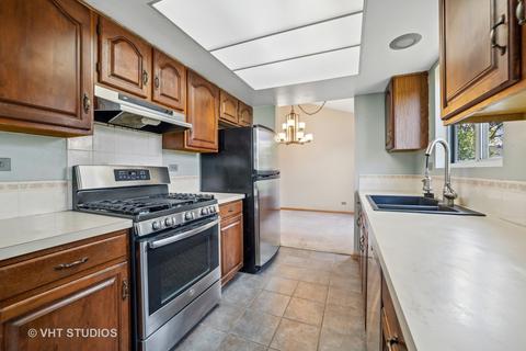 1359 Windsor Ct, Elgin, IL 60120 photo 9