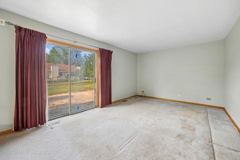 1359 Windsor Ct, Elgin, IL 60120 photo 11