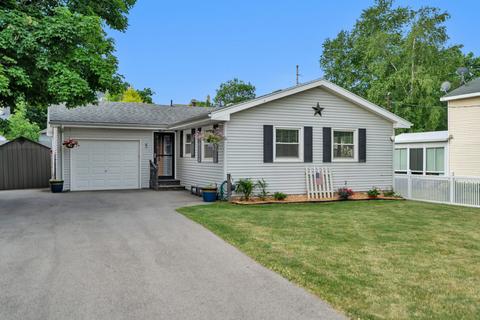 6 W Main St, Newark, IL 60541